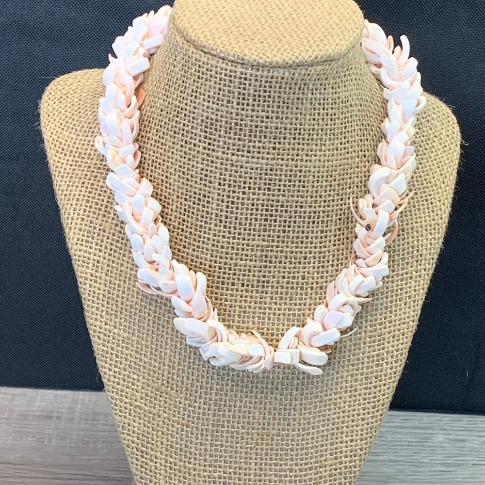 Vintage Pink White Puka Shell Necklace Beach Boho Barrel Clasp 16 Inch 5450